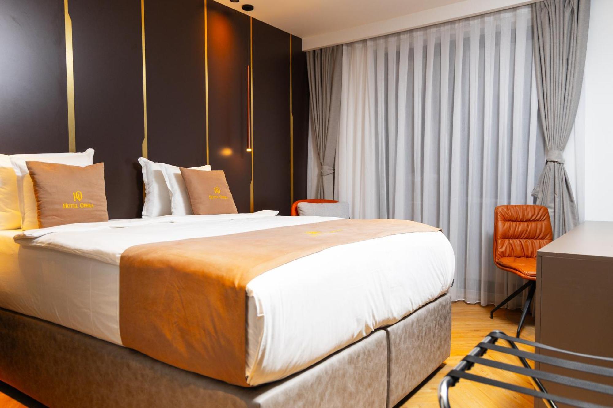 Hotel Opera Pristina Exteriör bild