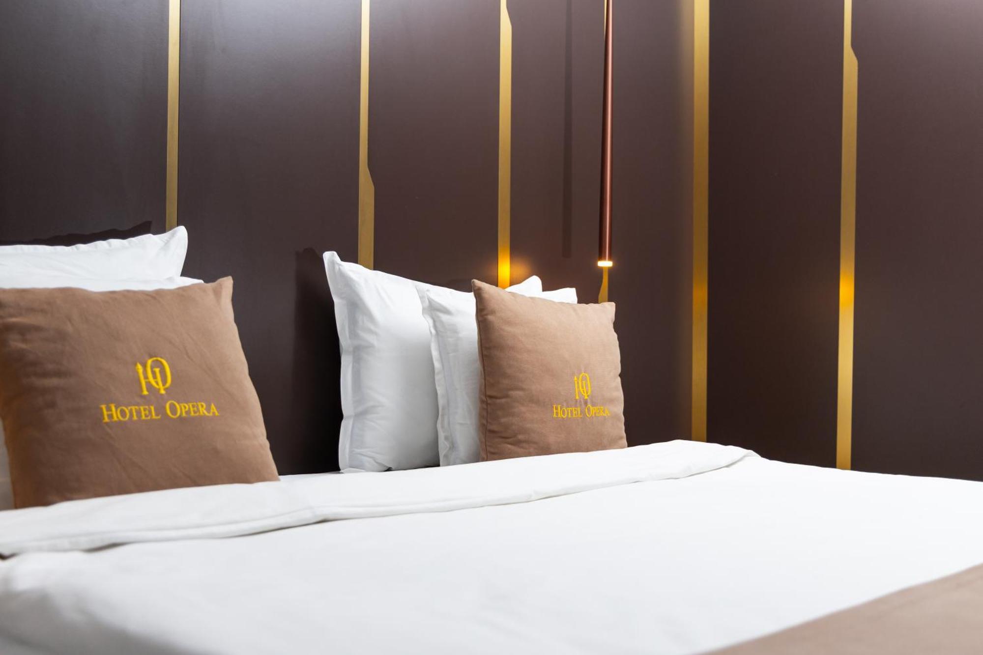Hotel Opera Pristina Exteriör bild