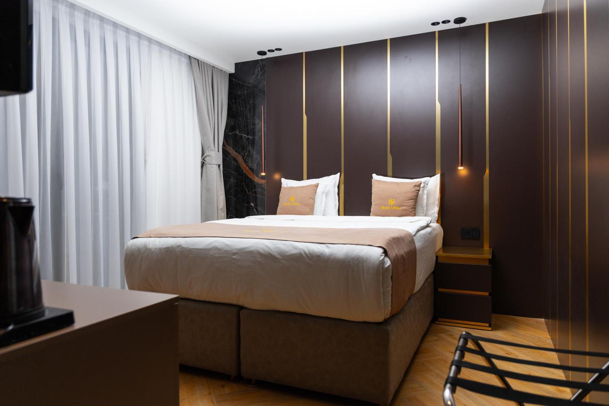 Hotel Opera Pristina Exteriör bild