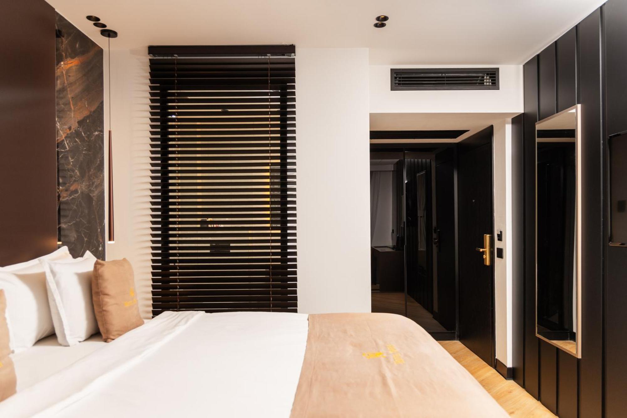 Hotel Opera Pristina Exteriör bild