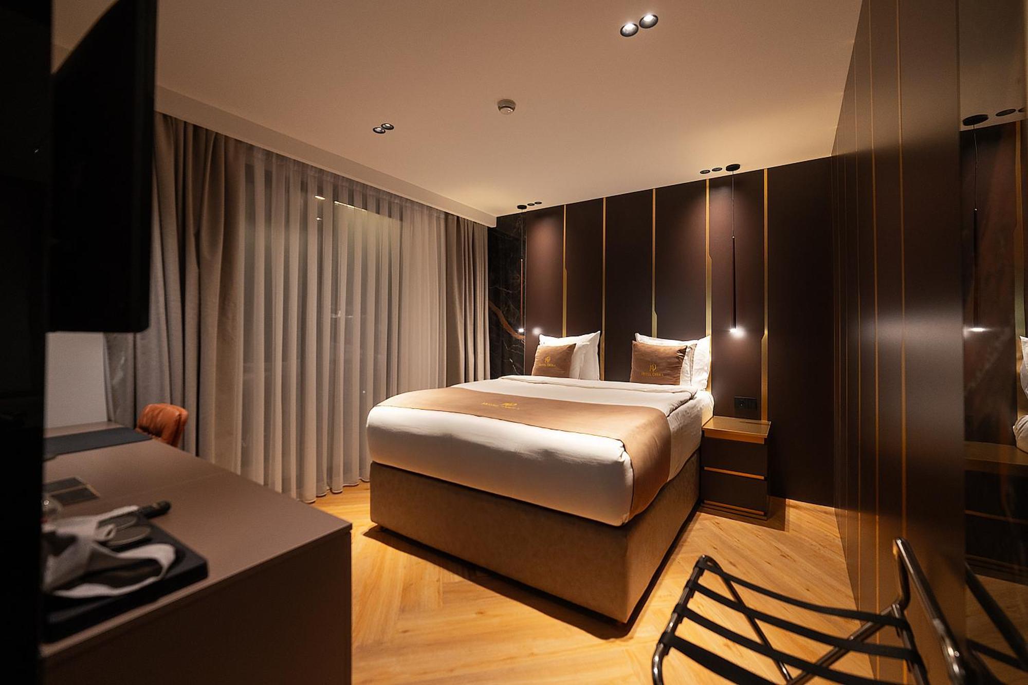 Hotel Opera Pristina Exteriör bild