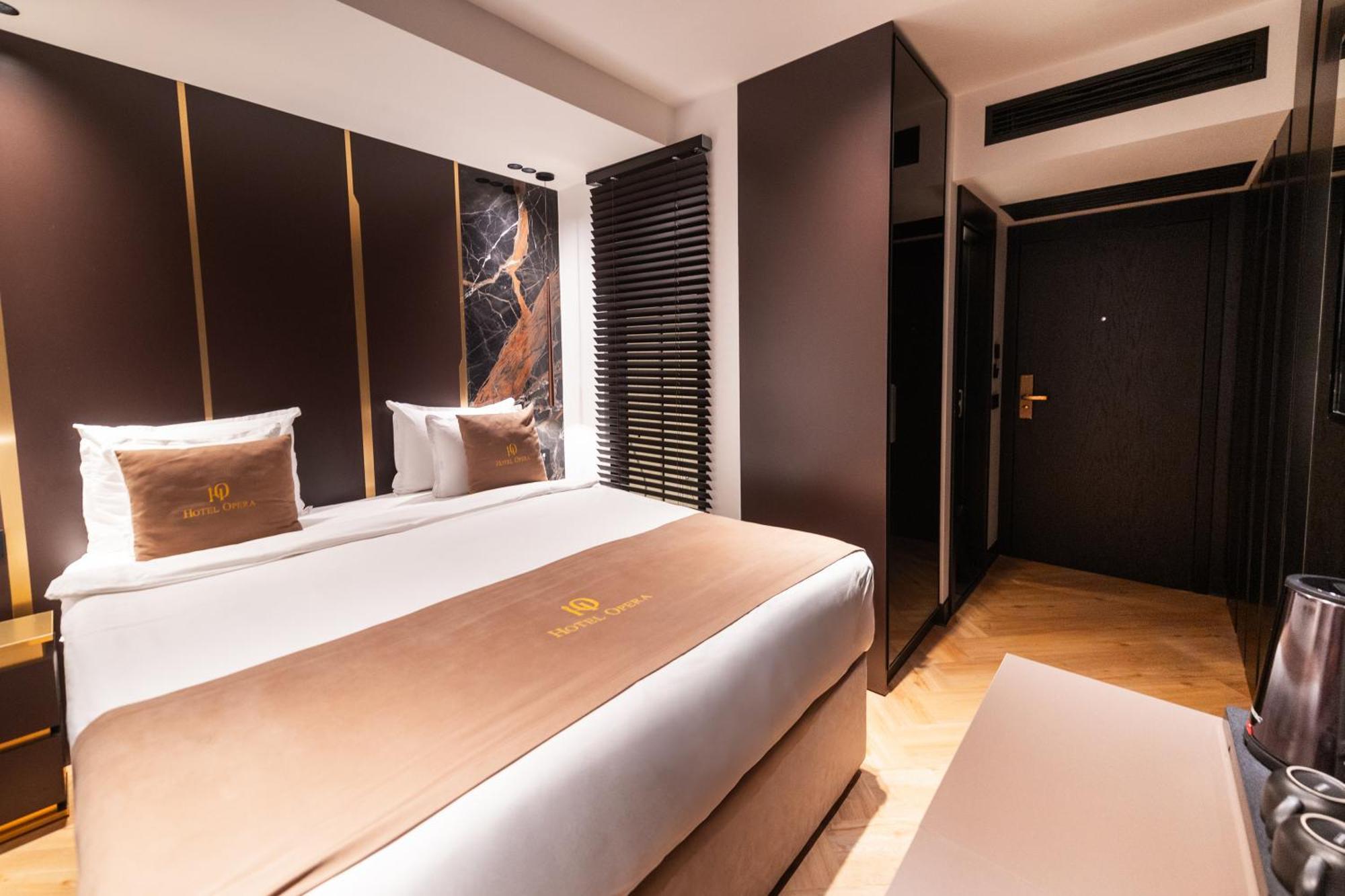 Hotel Opera Pristina Exteriör bild